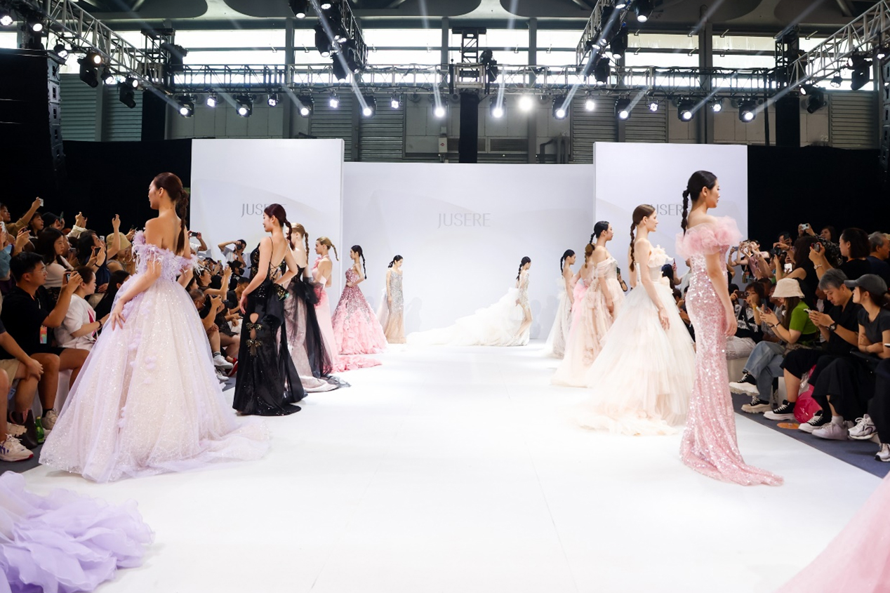 秀場直擊 | 2023上?；榧喍Y服展新品發(fā)布秀首日回顧
